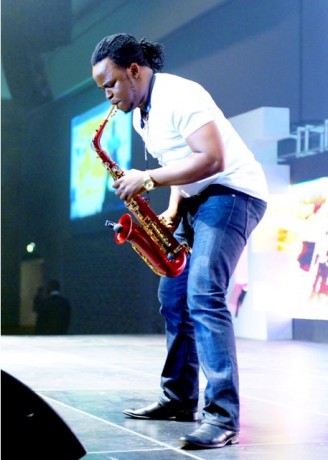 Yemi-Sax-328x4601.jpg