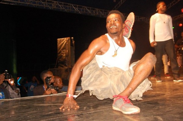 Chukwudi ejiofor performing at the Star Music Trek concert in Owerri