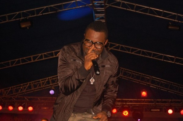 Mr Raw performing in Owerri at the Star Music Trek concert