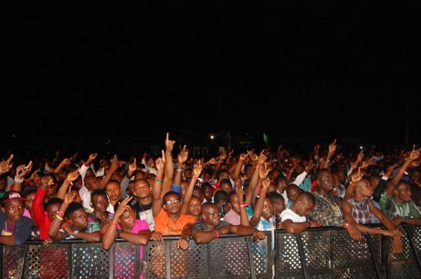 The crowd at Hero Square, Owerri