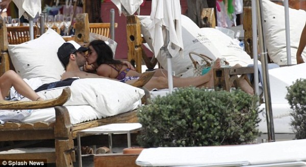 Cesc Fabregas and his girlfriend Daniella Semaan share a kiss during their holiday.Photo: Dailymail