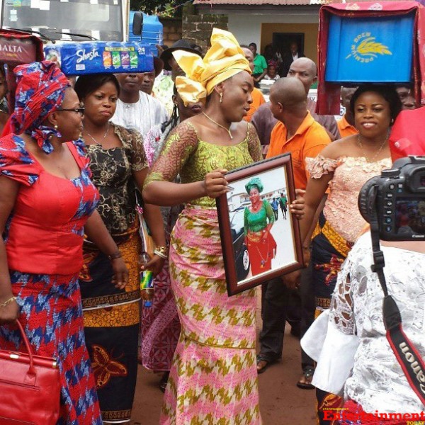Chioma Chukwuka lays mum to rest. Photo:Instagram