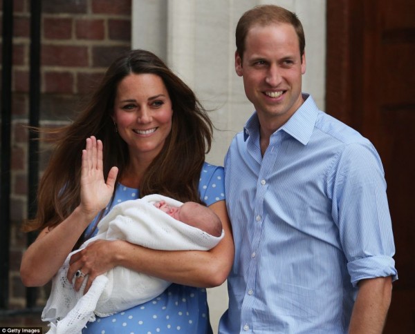 Kate and William step out newborn baby (1)