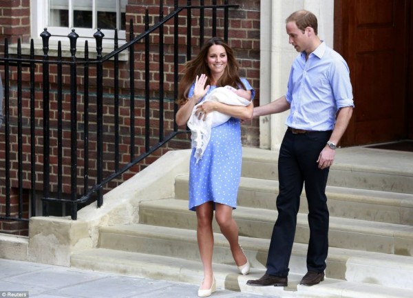 Kate and William step out newborn baby (10)