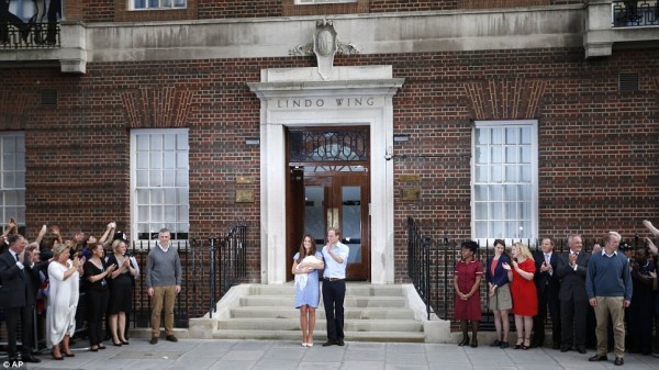 Kate and William step out newborn baby (3)