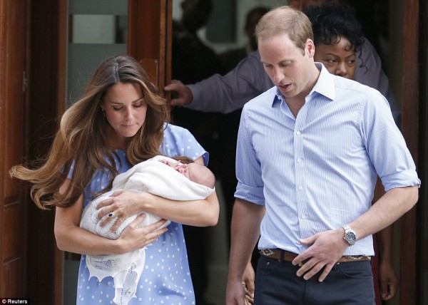 Kate and William step out newborn baby (5)
