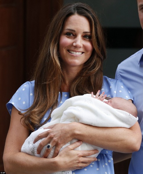 Kate and William step out newborn baby (6)