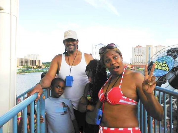Regina Askia and family go swimming