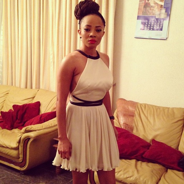 Toke Makinwa shows us her sideboob (2)