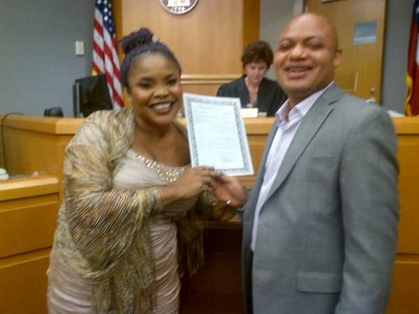 Lola Alao and new hubby, Wale Ajibola showing off their marriage certificate, photo: Stelladimokokorkus