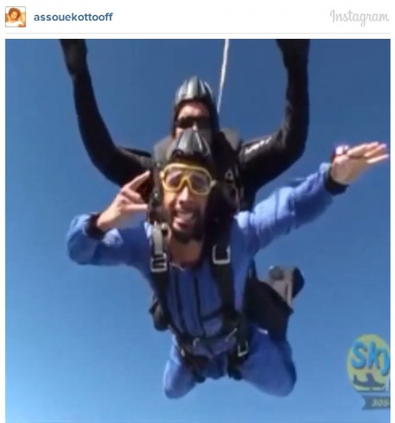 Benoit Assou-Ekotto was filmed skydiving, Photo: Instagram