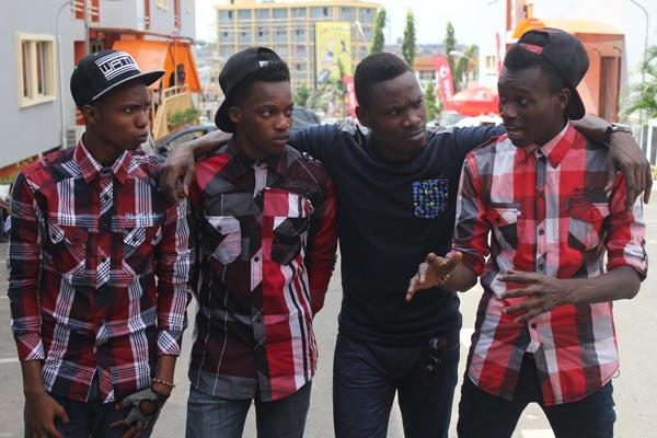 Andre Blaze having a chat with contestants