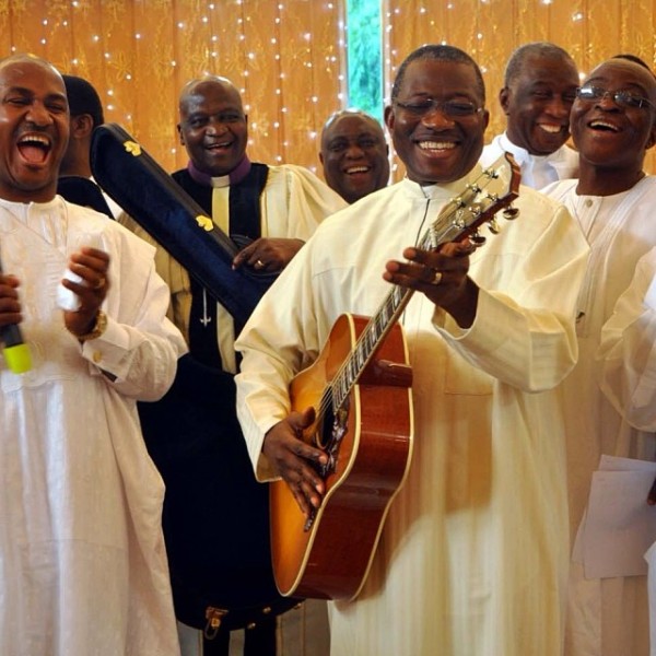 'I've got this guys', GEJ handles the guitar just after Sunday mass President Goodluck Jonathan playing a guitar at Aso Chapel
