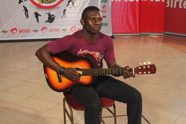 Singer with his guitar