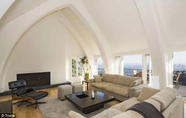 The LA Times has reported that the home used to be owned by Laurence Olivier