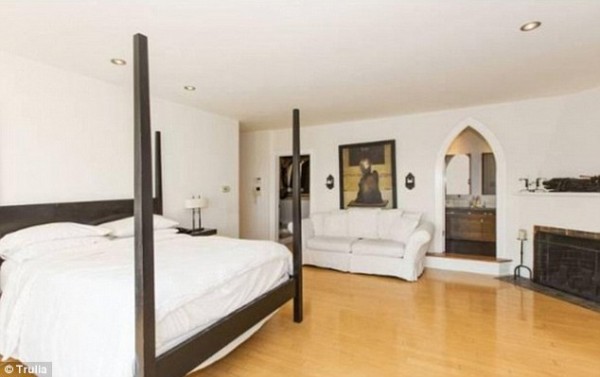 The house boasts 4,800 square feet for the British born comedian to roam around in