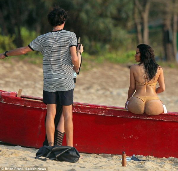Kardashian reveals her bum in tiny bikini for beach shoot (2)