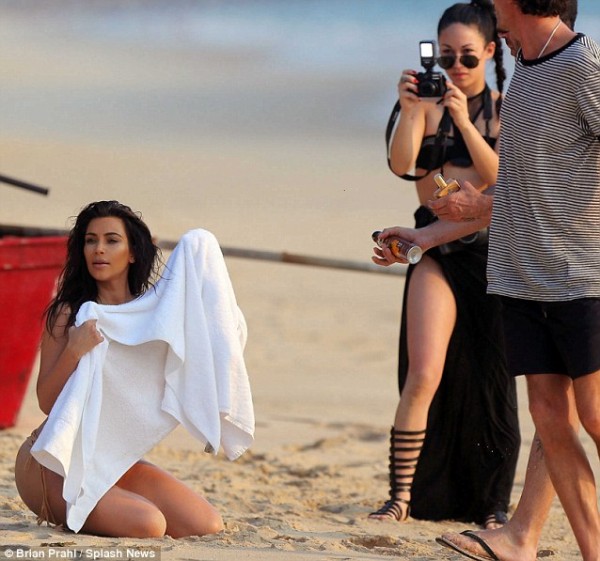 Kardashian reveals her bum in tiny bikini for beach shoot (9)