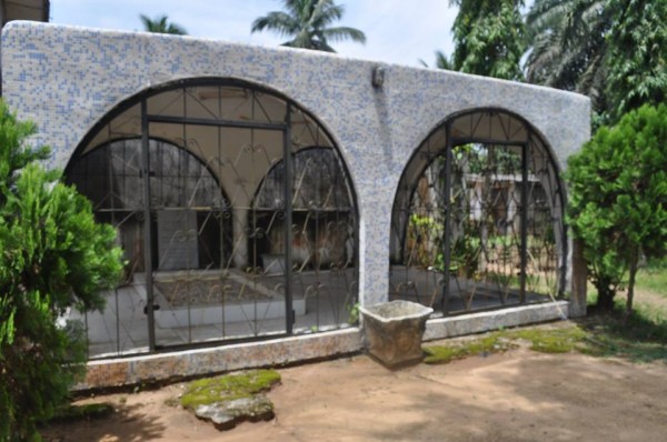 Her father's masoleum