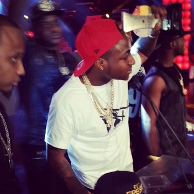 Davido shows off VGMA award