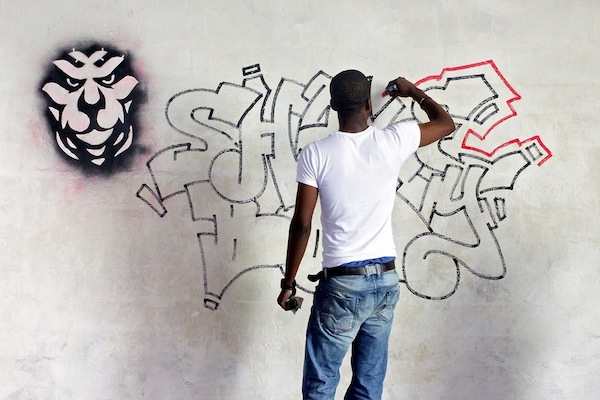 Behind-the- scene-of -'Shake Body' Graphic Designer Working