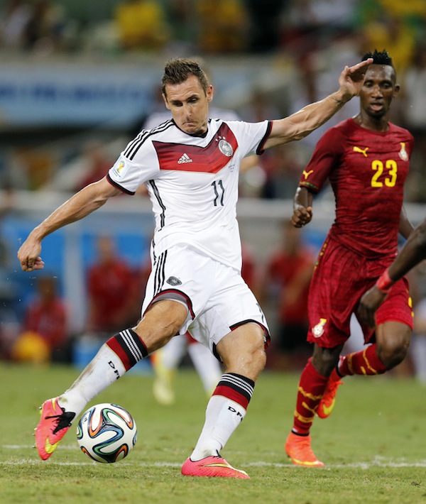 Miroslav Klose equals Ronaldo's World cup goal scoring record
