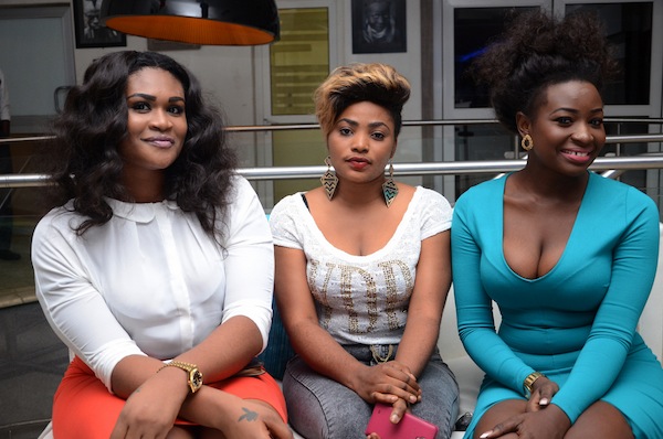 37) LADIES ARE OUT IN FULL FORCE AT LIVE & UNPLUGGED with PRAIZ