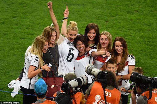 World Cup winners Germany celebrate with family-2