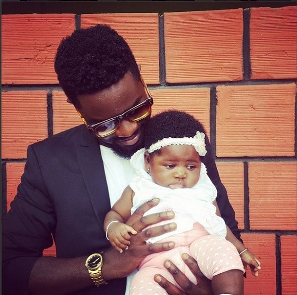 Sarkodie checking out in a healthy baby. Photo: Instagram