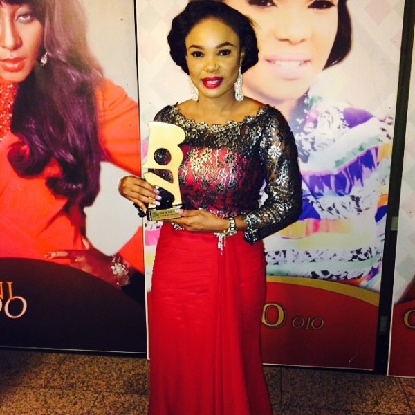 Iyabo Ojo with her award