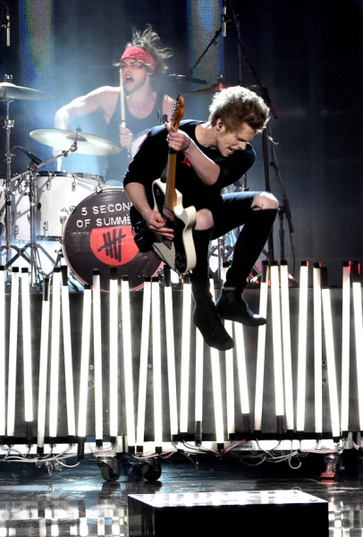 5-seconds-of-summer-american-music-awards-2014-amas-ftr