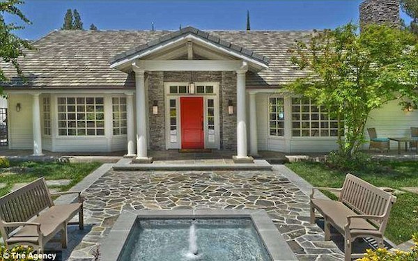Selena Gomez has sold her old house to Iggy Azalea and Nick Young. 02