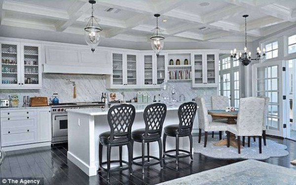 Selena Gomez has sold her old house to Iggy Azalea and Nick Young. 03