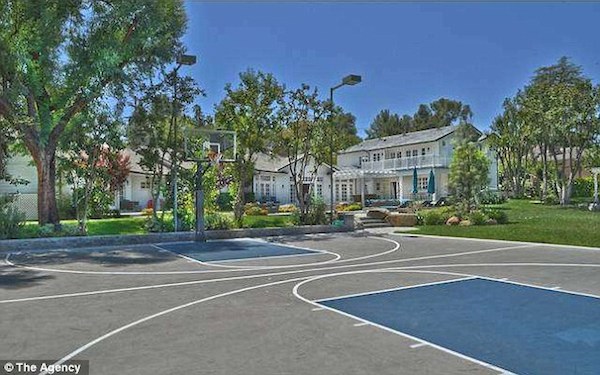 Selena Gomez has sold her old house to Iggy Azalea and Nick Young. 07