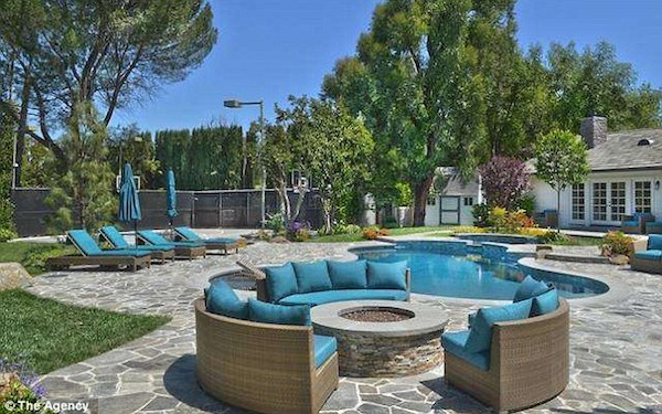 Selena Gomez has sold her old house to Iggy Azalea and Nick Young. 09