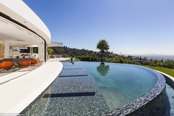 $70m Beverly Hills mansion Beyonce and Jay Z lost to Swedish billionaire 12