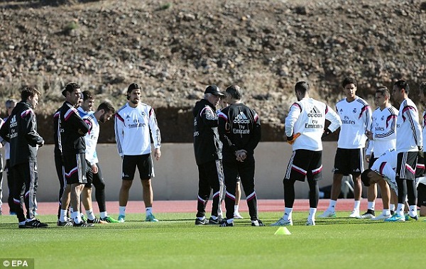Ancelotti gets back down to business with his players as they prepare for the Club World Cup final