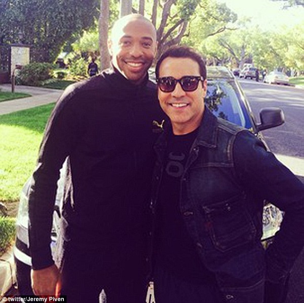 Henry stops to pose for a picture with Jeremy Piven, who plays Ari Gold in the TV show, earlier this year
