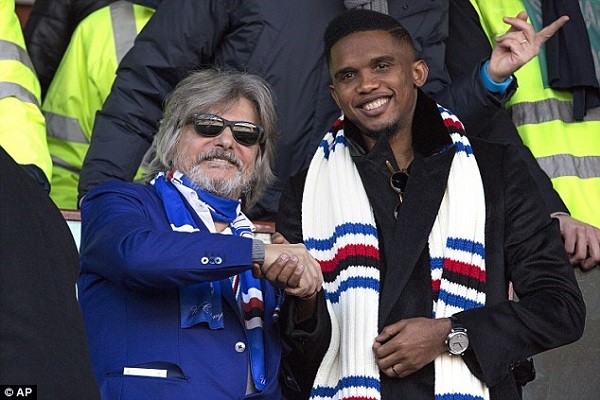Eto'o shakes hands with Sampdoria President Massimo as the pair sit in the stands before kick-off