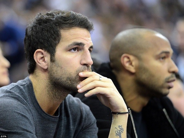 The Gunners icon was joined by former team-mate and current Chelsea midfielder Cesc Fabregas (left)