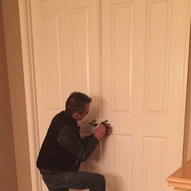 Dencia's bae picking the lock to her apartment.