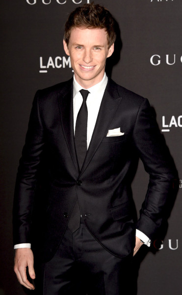 rs_634x1024-141107145950-634.Eddie-Redmayne-Black-Suit.jl.110714