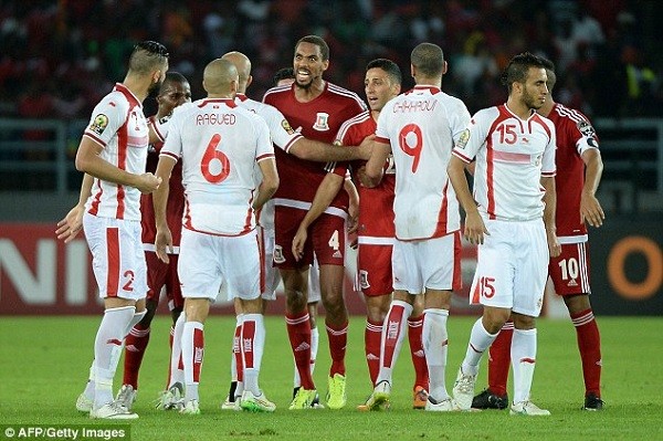 Guinea's defender Rui (C) argues with Tunisia's players at the end of the match