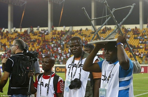One photographer used his chair to provide protection as the missiles rain down in Malabo