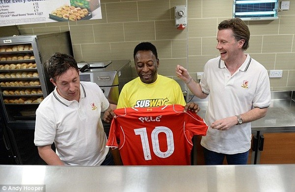 Fowler, Pele and Steve McManaman laugh at the counter as the Brazilian adds another shirt to his collection
