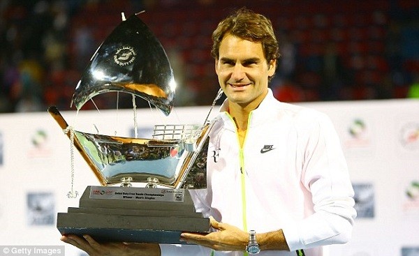 Roger Federer lifts his seventh title at the Dubai Duty Free Tennis Championships