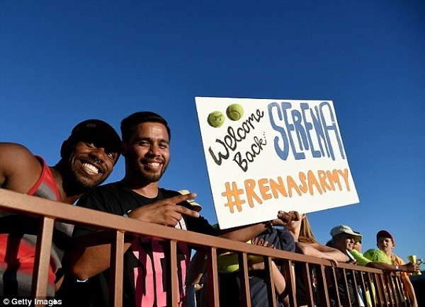 Tennis fans gave Williams a standing ovation as she made her entrance to the court