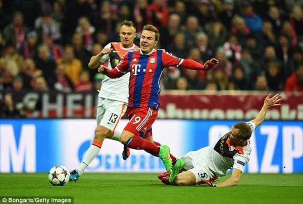 There was minimal contact but Gotze hit the floor as he raced through on goal