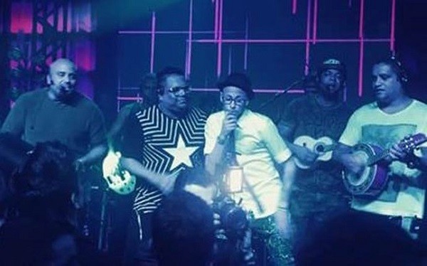 neymar-enjoyed-the-party-1425984364593