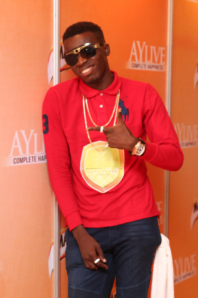 (Comedian Akpororo proposes to his boo. Photo: BHM)